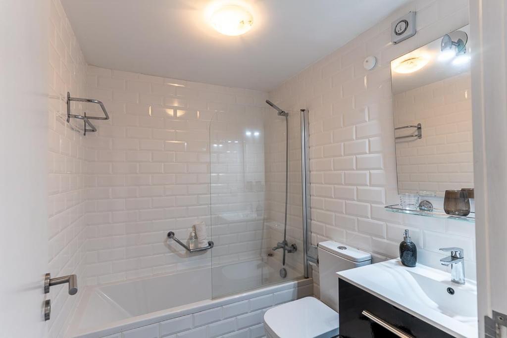פונשל Magnolia Apartment Luxury Apt Great Views מראה חיצוני תמונה